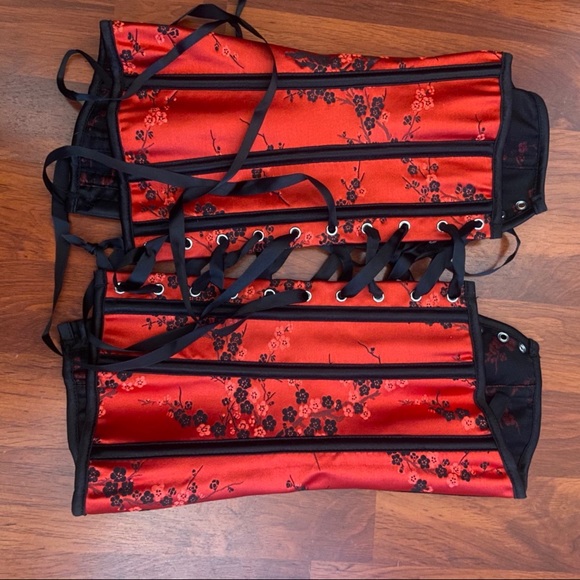 Red and black corset - Picture 2 of 2